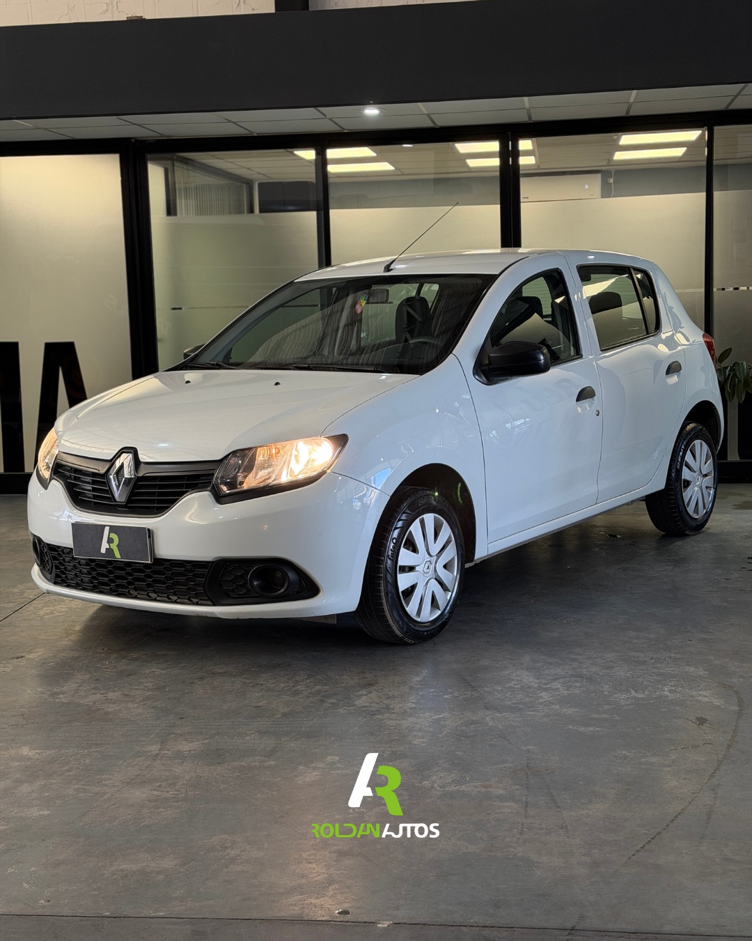 RENAULT SANDERO II 1.6  8V AUTHENTIQUE (2017) - AA899MX #1
