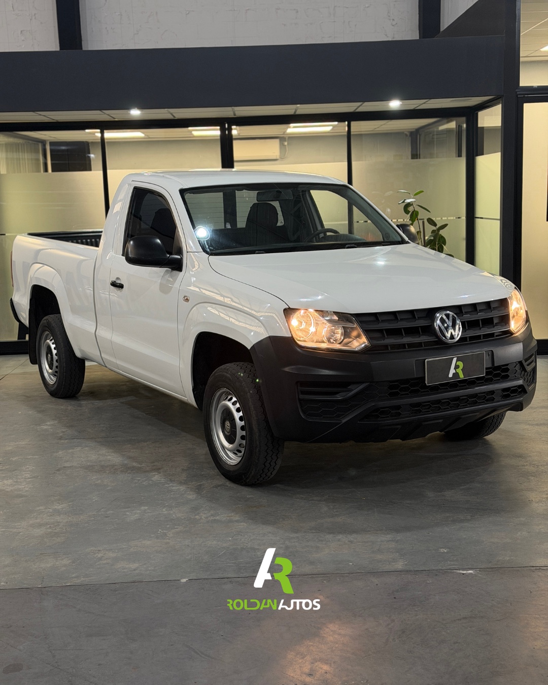 VOLKSWAGEN AMAROK 20TD 4X2 SC TRENDLINE 140HP  L17 (2017) - AB574LM #6