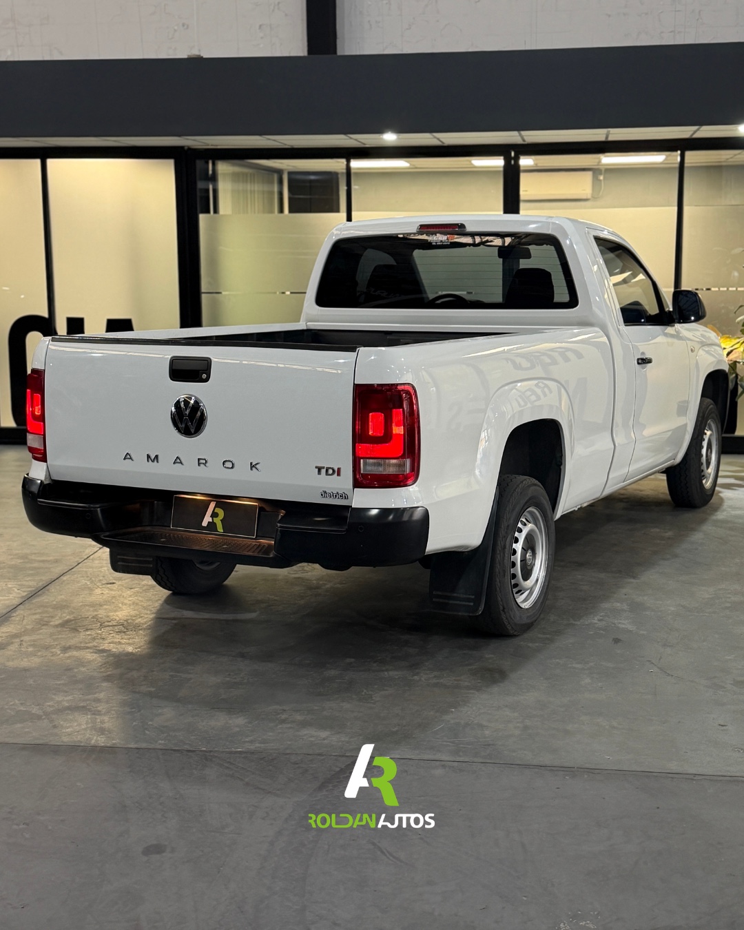 VOLKSWAGEN AMAROK 20TD 4X2 SC TRENDLINE 140HP  L17 (2017) - AB574LM #1
