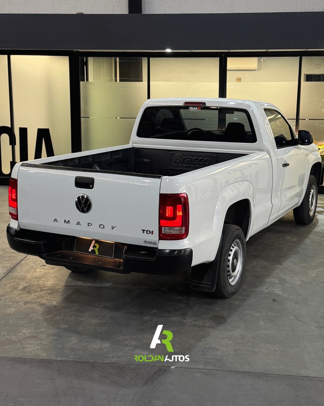 VOLKSWAGEN AMAROK 20TD 4X2 SC TRENDLINE 140HP  L17 (2017) - AB574LM #5