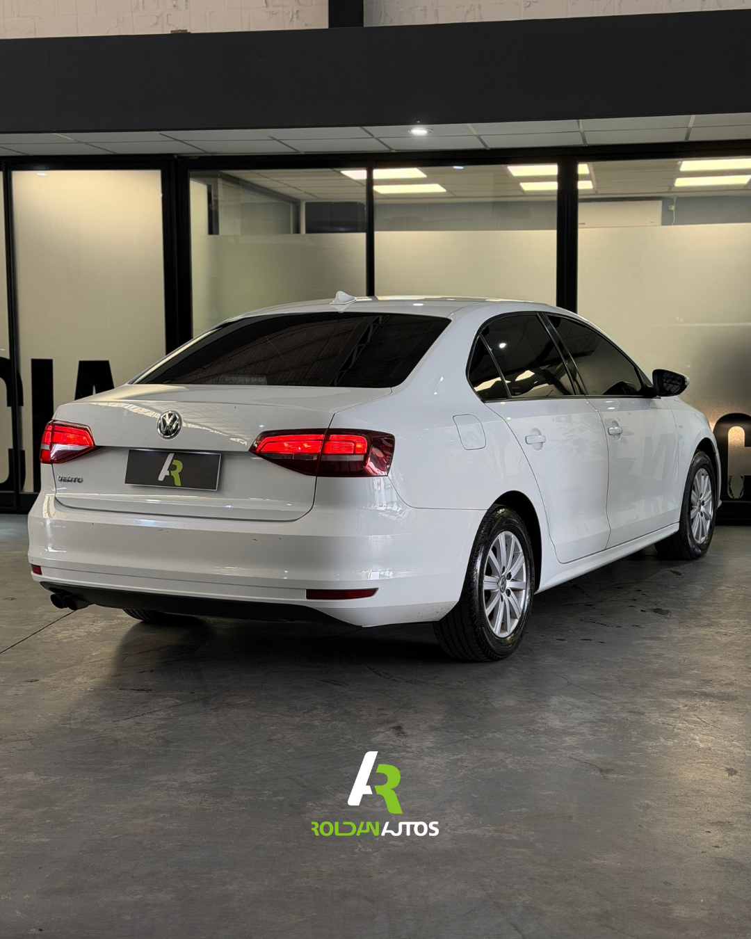 VOLKSWAGEN VENTO  2.0  8V ADVANCE SUMMER L/15 (2016) - AA163TX #2