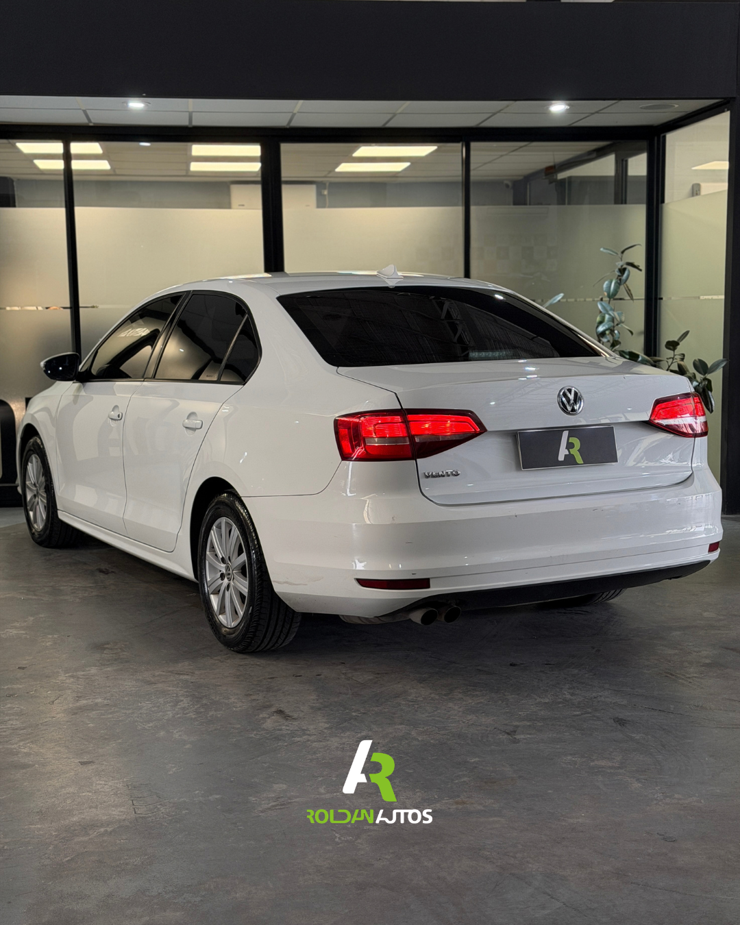 VOLKSWAGEN VENTO  2.0  8V ADVANCE SUMMER L/15 (2016) - AA163TX #3