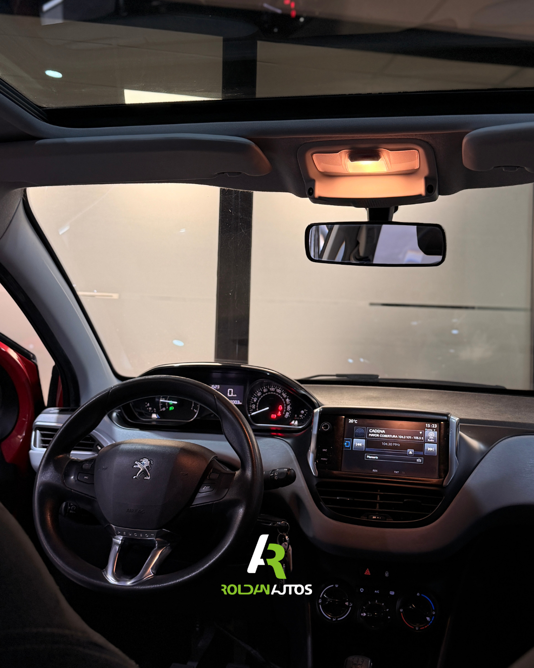 PEUGEOT 208 1.6 5P ALLURE (2015) - OMT810 #1